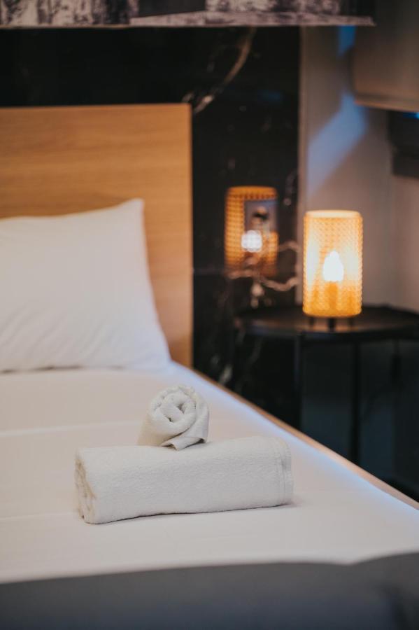 New Modern Ground Floor Apartment By The Sea 테살로니키 외부 사진